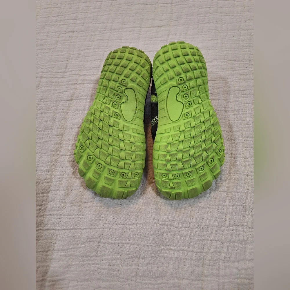 Kids Black and Green Water Shoes Size US 9.5